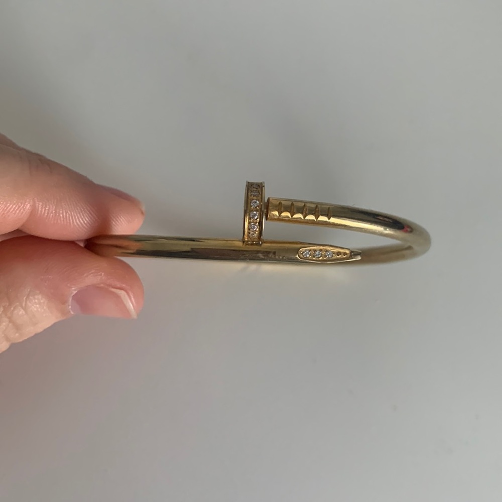 Nail bracelet cart/ier
